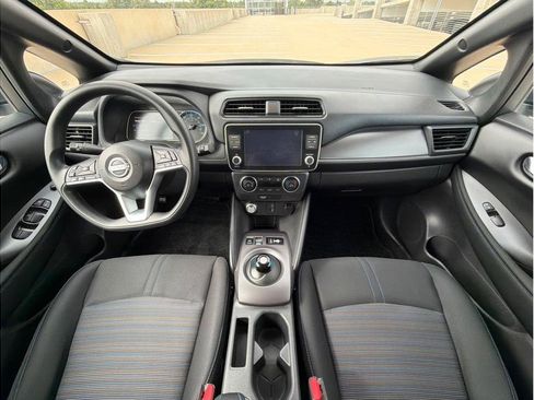 Used 2025 Nissan Leaf S FWD image 15
