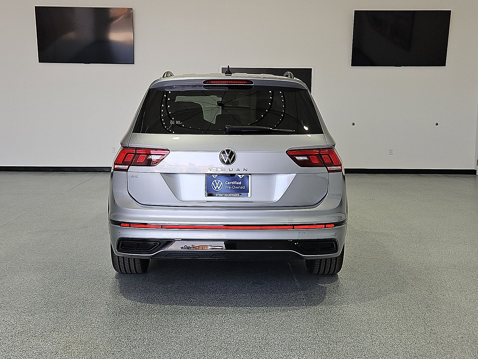 Used 2023 Volkswagen Tiguan SE R-Line FWD image 7