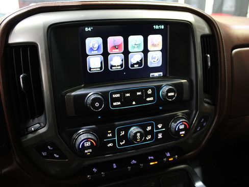 Used 2015 Chevrolet Silverado 1500 High Country w/ High Country Premium Package AWD/4WD image 32