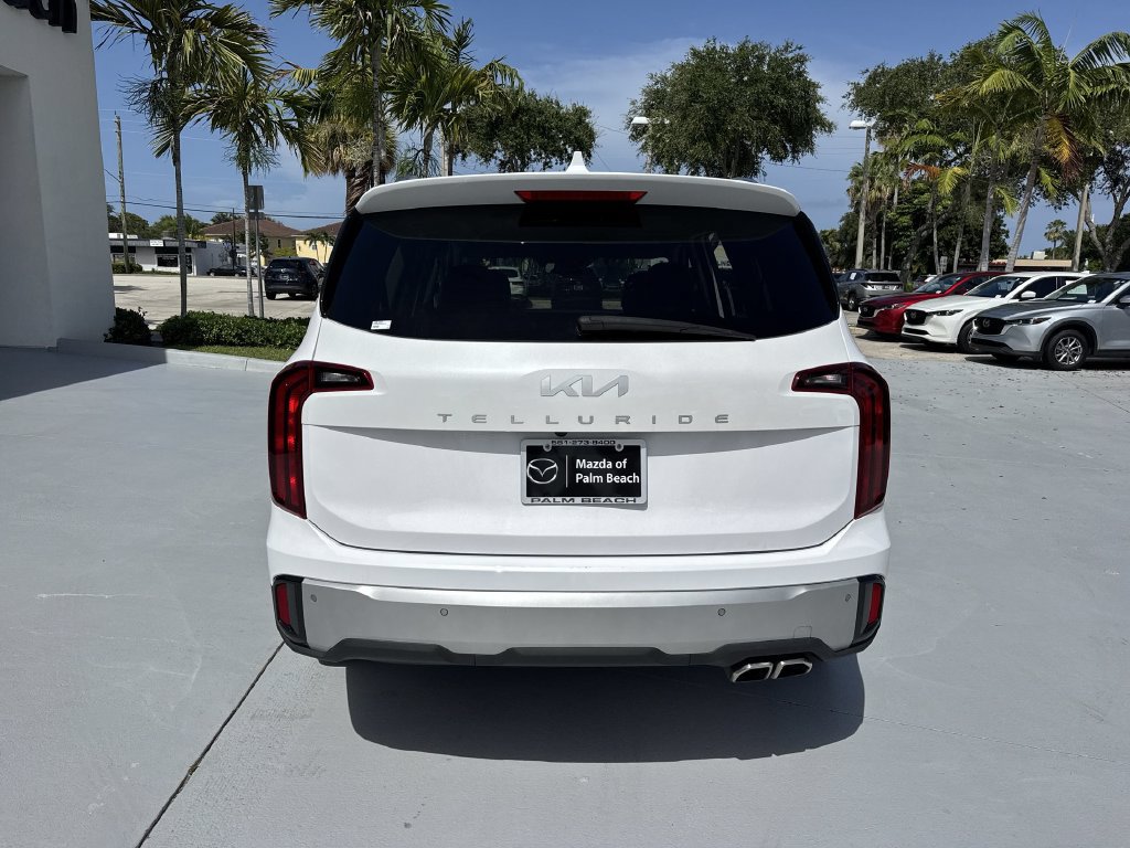 Used 2024 Kia Telluride S FWD image 2