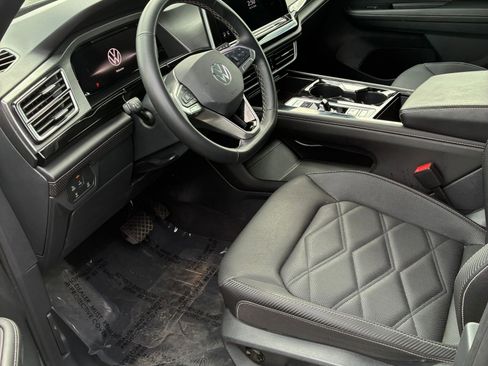 Used 2025 Volkswagen Atlas Cross Sport SE image 14