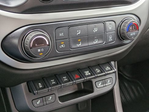 Used 2019 Chevrolet Colorado ZR2 image 24