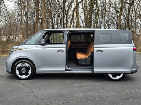 Used 2025 Volkswagen ID. Buzz Pro S image 4