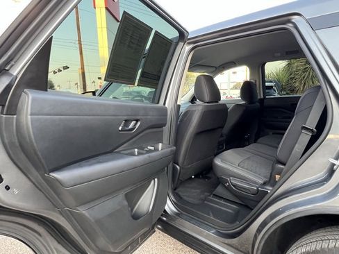 Certified 2025 Nissan Pathfinder S image 28