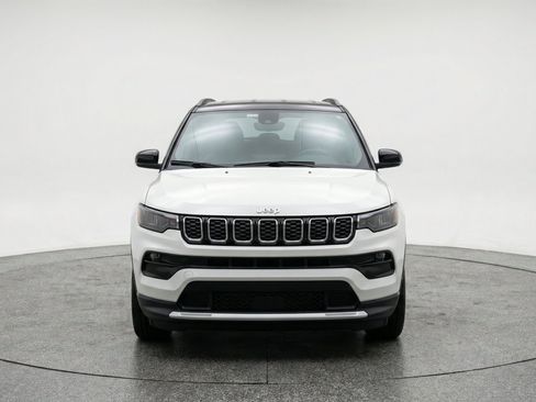 Used 2025 Jeep Compass Limited AWD/4WD image 2