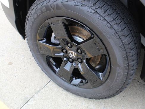 Used 2025 Honda Ridgeline Black Edition image 3