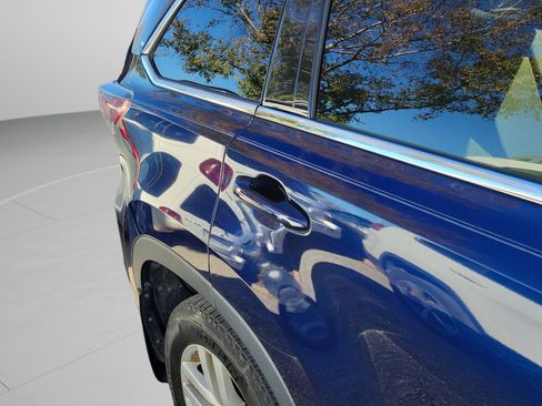 Used 2016 Toyota Highlander LE image 16