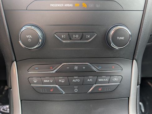 Used 2019 Ford Edge SEL w/ Equipment Group 201A AWD/4WD image 26