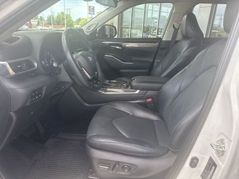 Used 2022 Toyota Highlander Platinum AWD/4WD image 12