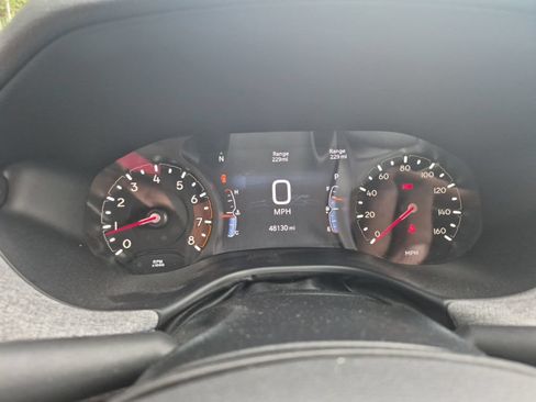 Used 2025 Jeep Compass Latitude w/ Sun & Sound Group AWD/4WD image 6