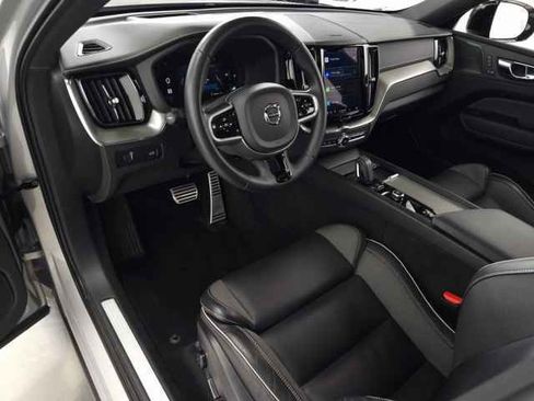 Used 2022 Volvo XC60 B5 R-Design w/ Advanced Package image 17