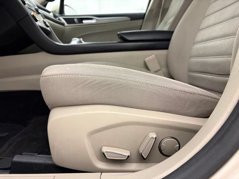 Used 2018 Ford Fusion SE FWD image 24