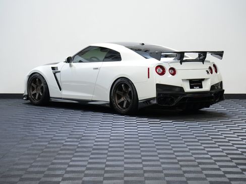 Used 2017 Nissan GT-R Premium AWD/4WD image 8
