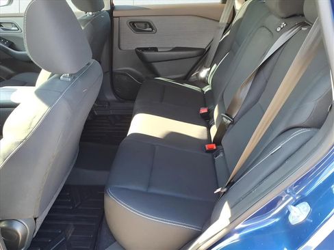 Used 2023 Nissan Rogue S image 12