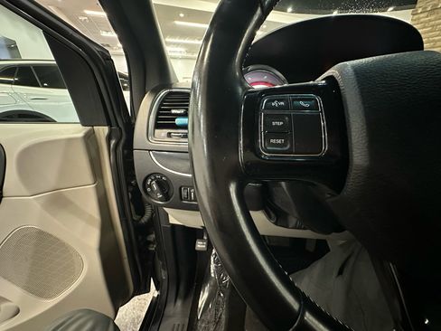 Used 2020 Dodge Grand Caravan SXT image 21