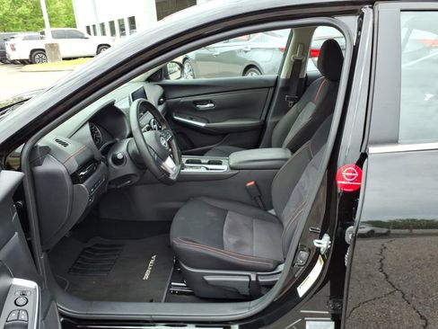 Certified 2025 Nissan Sentra SR FWD image 4