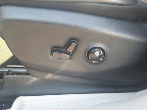 Used 2023 Chrysler Pacifica Touring-L FWD image 29