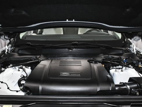 Used 2025 Land Rover Discovery S image 78