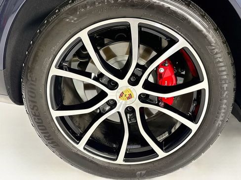 Used 2024 Porsche Cayenne S AWD/4WD image 33