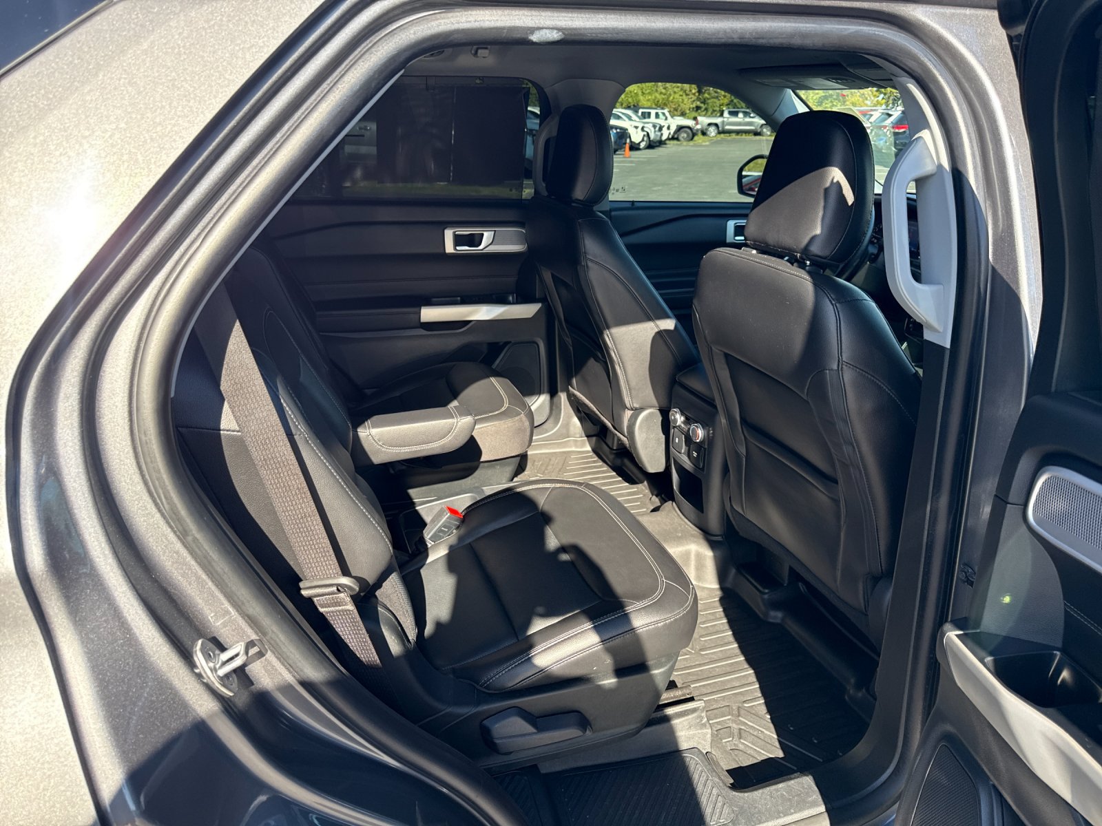 Used 2021 Ford Explorer Limited w/ Equipment Group 301A AWD/4WD image 26