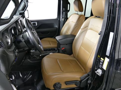 Used 2021 Jeep Wrangler Unlimited Sahara w/ Cold Weather Group AWD/4WD image 29
