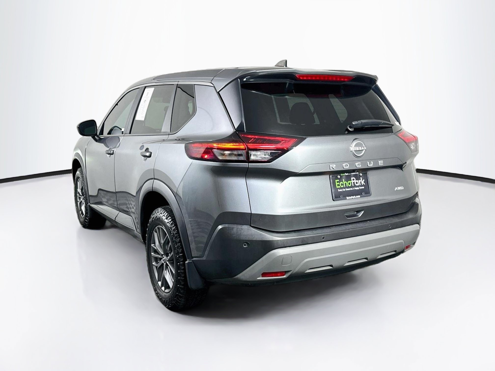 Used 2023 Nissan Rogue S AWD/4WD image 5