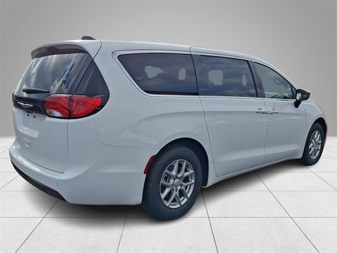 New 2026 Chrysler Voyager LX image 3
