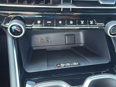 New 2026 Chevrolet Traverse LT w/ Sun and Wheel Package image 17