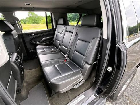 Used 2018 Chevrolet Suburban LT RWD image 22