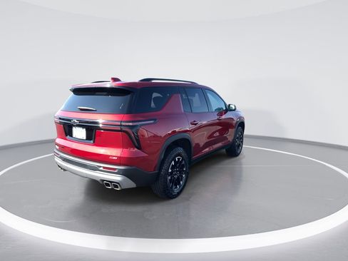 Used 2025 Chevrolet Traverse Z71 image 8