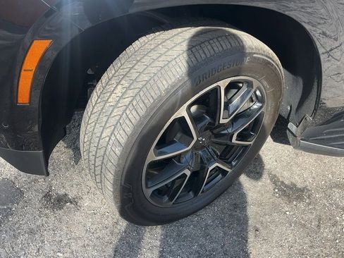 Used 2025 Chevrolet Suburban RST w/ Comfort Package image 12