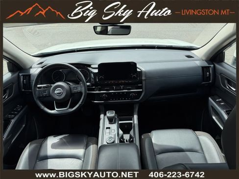 Used 2024 Nissan Pathfinder SL AWD/4WD image 13
