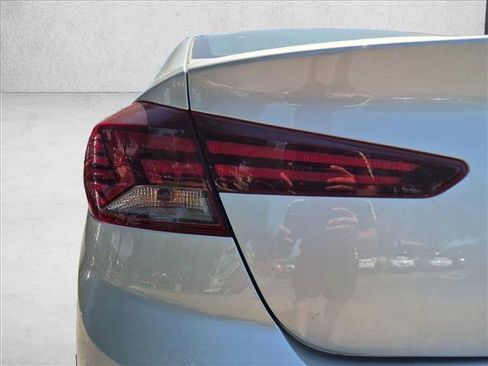 Used 2019 Hyundai Elantra SE FWD image 13