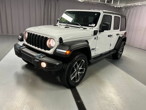 Used 2025 Jeep Wrangler Unlimited Sport S 4xe w/ Convenience Group AWD/4WD image 3