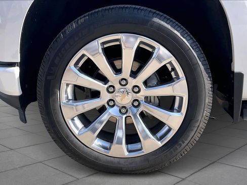 Used 2021 Chevrolet Silverado 1500 High Country w/ Technology Package image 11