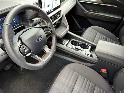 Used 2025 Ford Explorer ST-Line w/ ST-Line Street Pack image 4