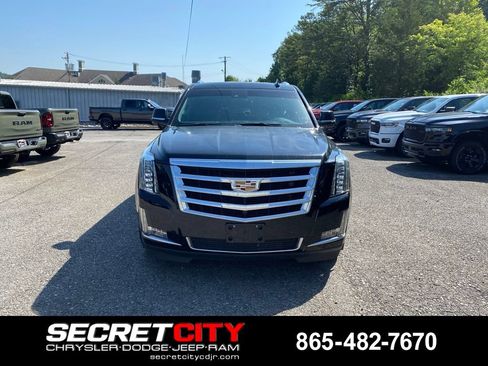 Used 2016 Cadillac Escalade Luxury AWD/4WD image 2