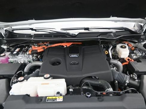 Used 2024 Toyota Tundra Limited AWD/4WD image 20