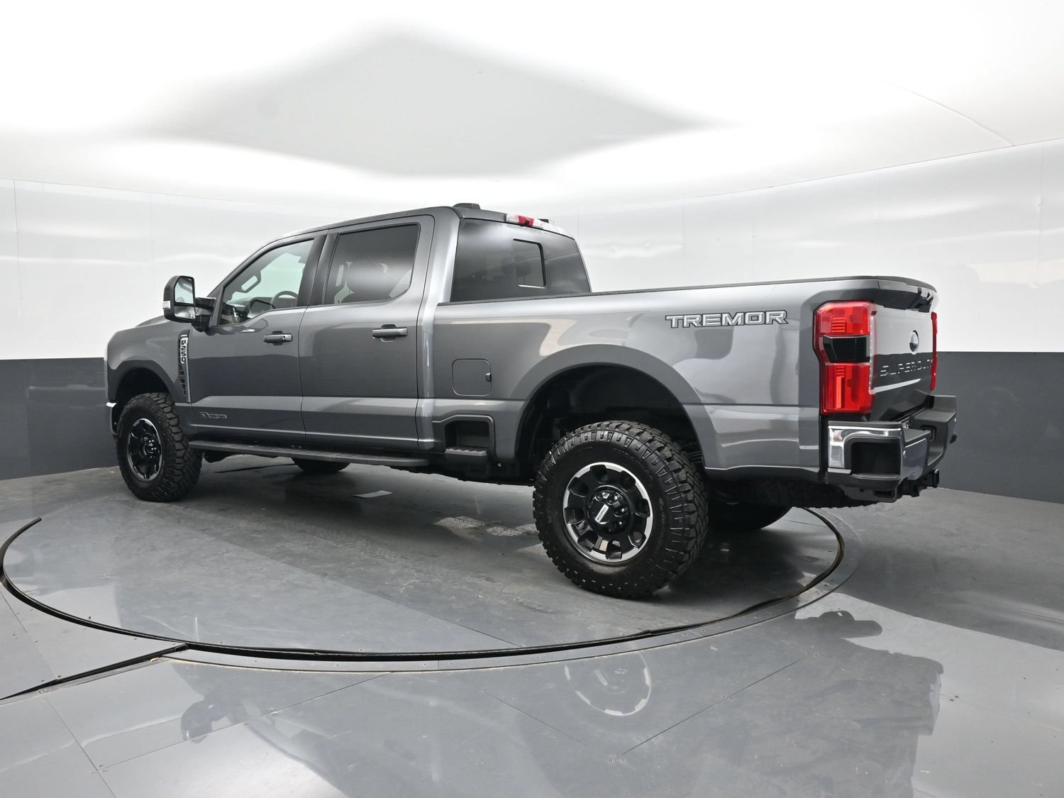 Used 2026 Ford F250 Lariat w/ Tremor Off-Road Package AWD/4WD image 4