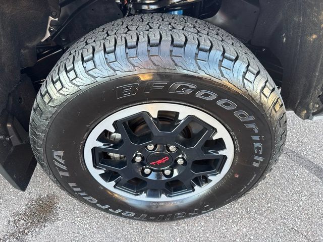 Used 2025 Toyota Tacoma TRD Off-Road w/ TRD Off Road Upgrade Package AWD/4WD image 46