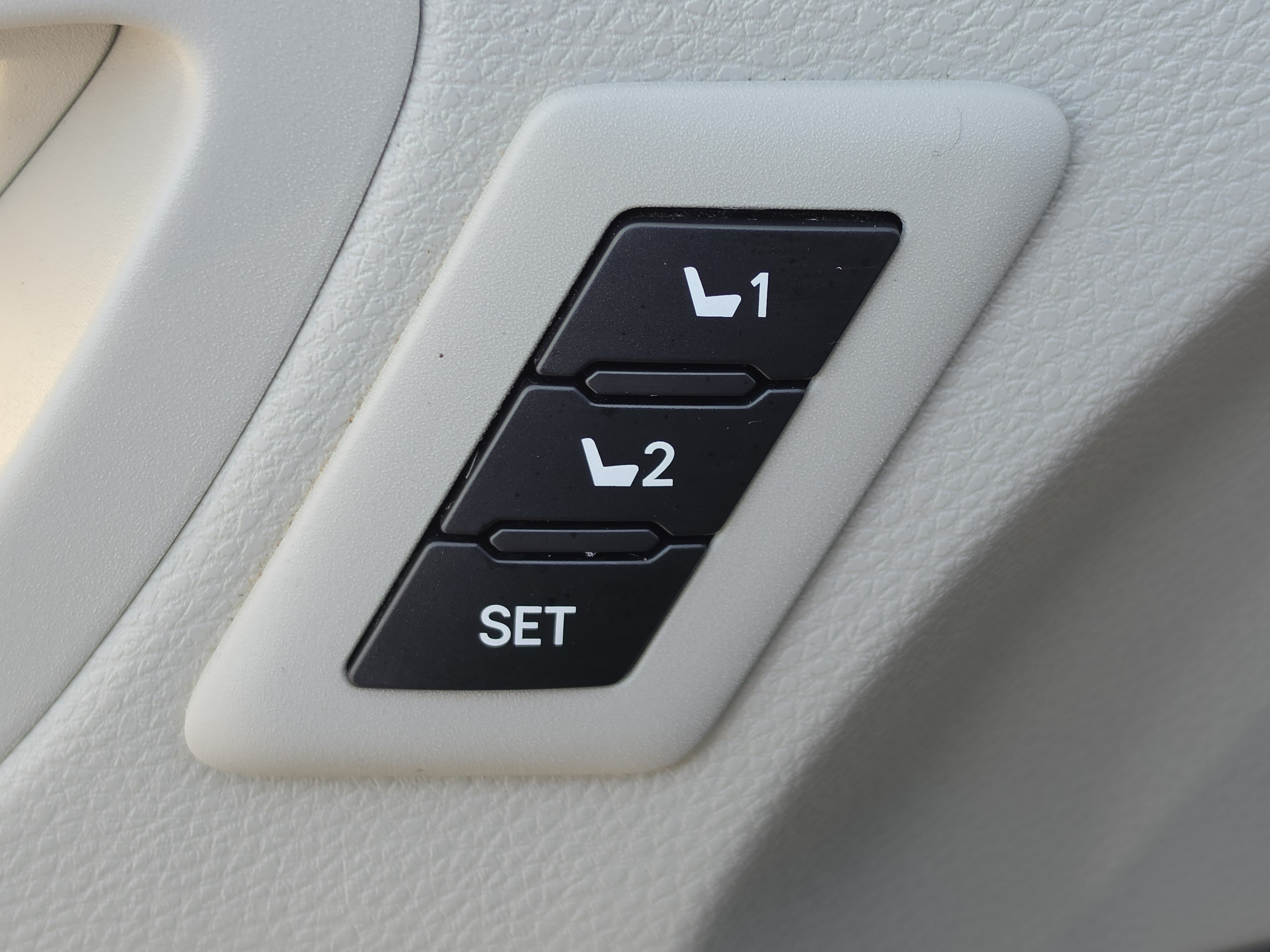 Certified 2024 Toyota Sienna Limited AWD/4WD image 17