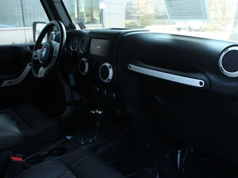 Used 2012 Jeep Wrangler Unlimited Sahara AWD/4WD image 21