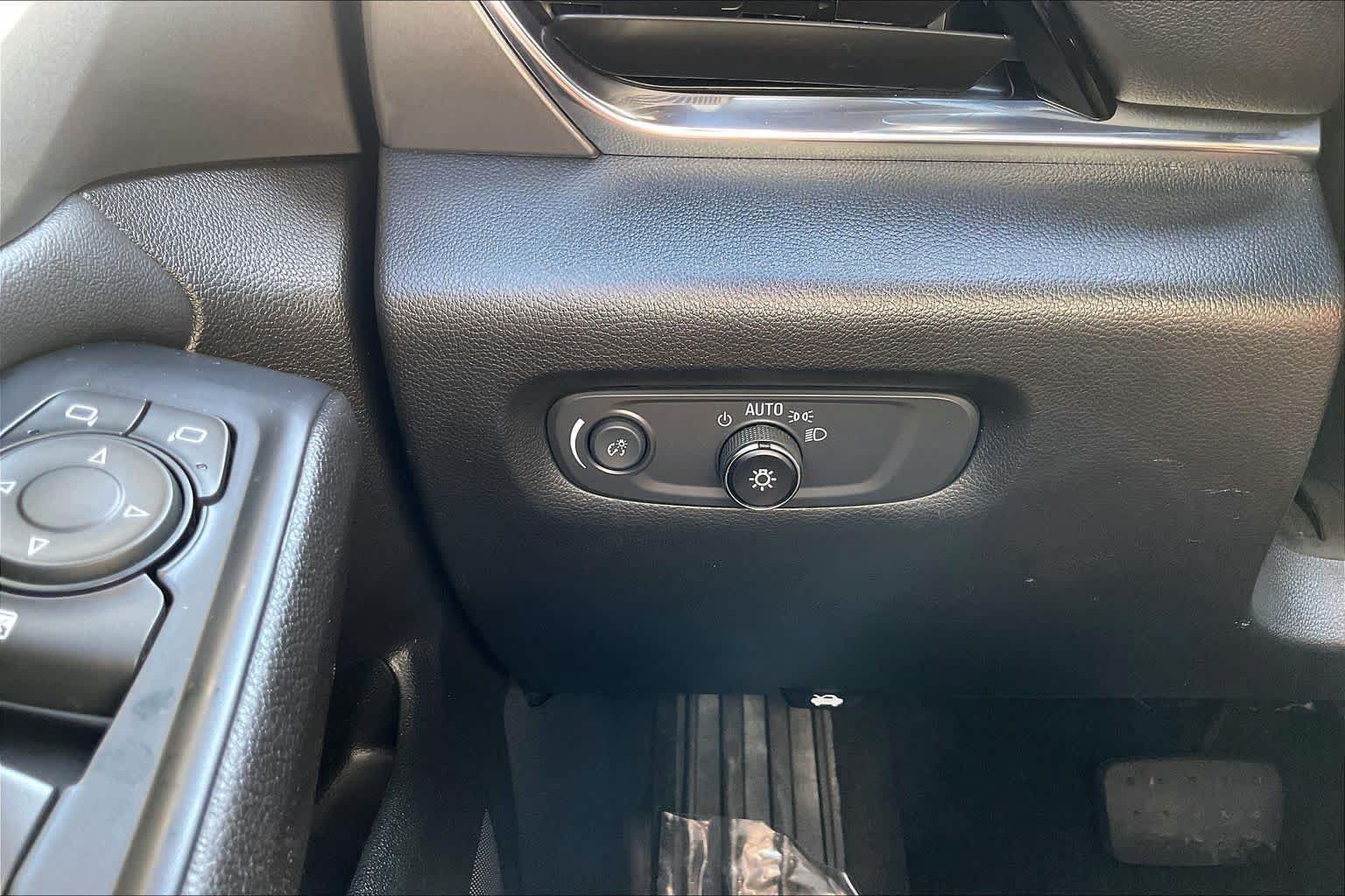 Used 2023 Chevrolet Traverse LT FWD image 33