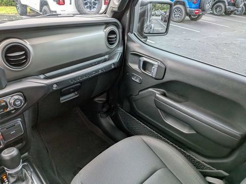 Used 2022 Jeep Wrangler Unlimited Sport AWD/4WD image 17