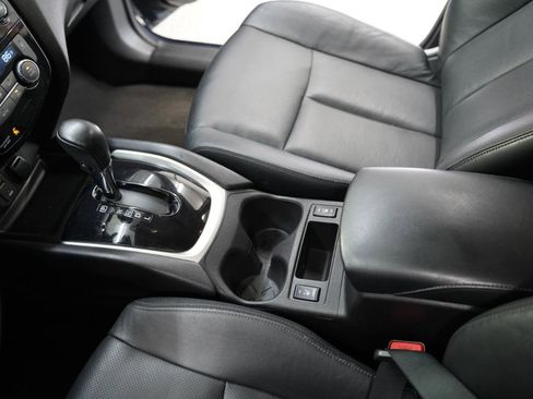 Used 2015 Nissan Rogue SL w/ SL Premium Package image 21