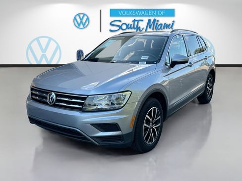Used 2021 Volkswagen Tiguan SE w/ Panoramic Sunroof Package image 1