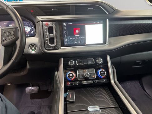 Used 2022 GMC Yukon XL Denali image 13