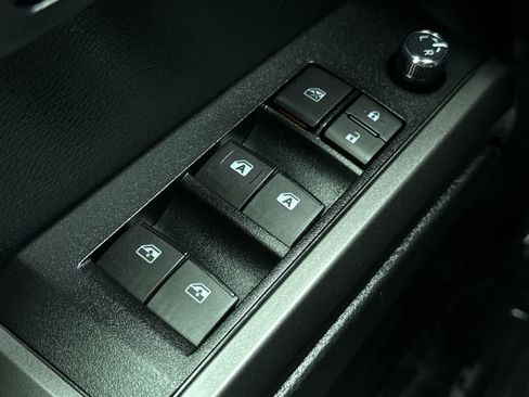 Used 2018 Toyota Tacoma TRD Off-Road AWD/4WD image 22