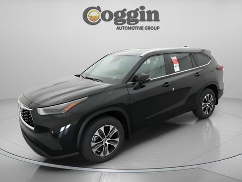 Certified 2026 Toyota Highlander XLE AWD/4WD image 1