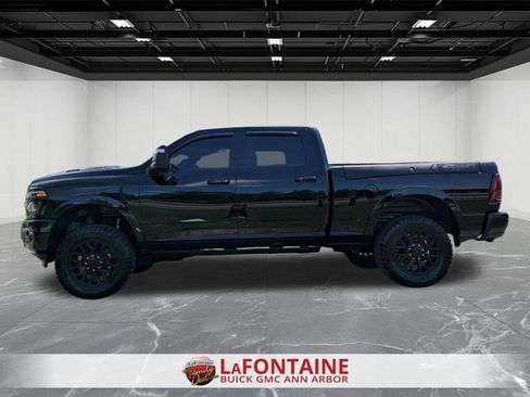 Used 2025 RAM 2500 Limited AWD/4WD image 2